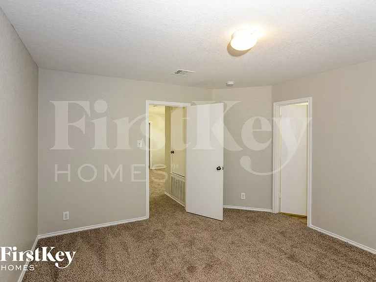 131 Hampton Bnd — Photo 7