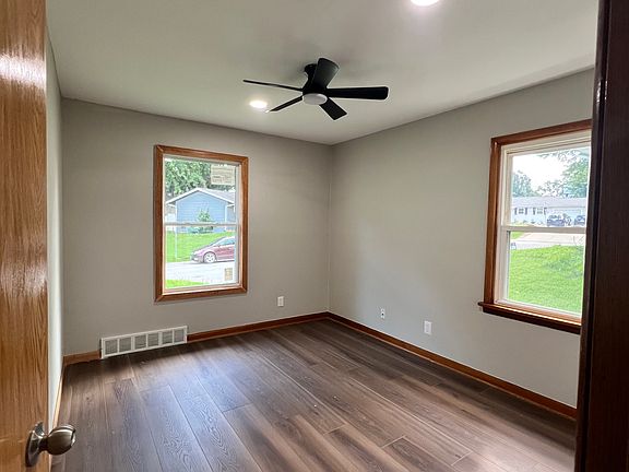 4th image of 62 Woodlawn Dr