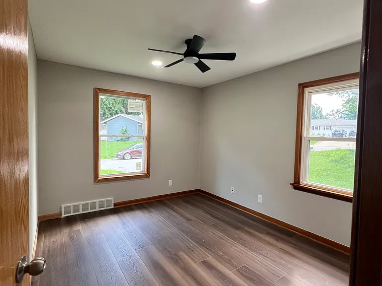 62 Woodlawn Dr — Photo 4