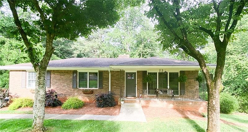1st image of 226 Deerwood Cir SE