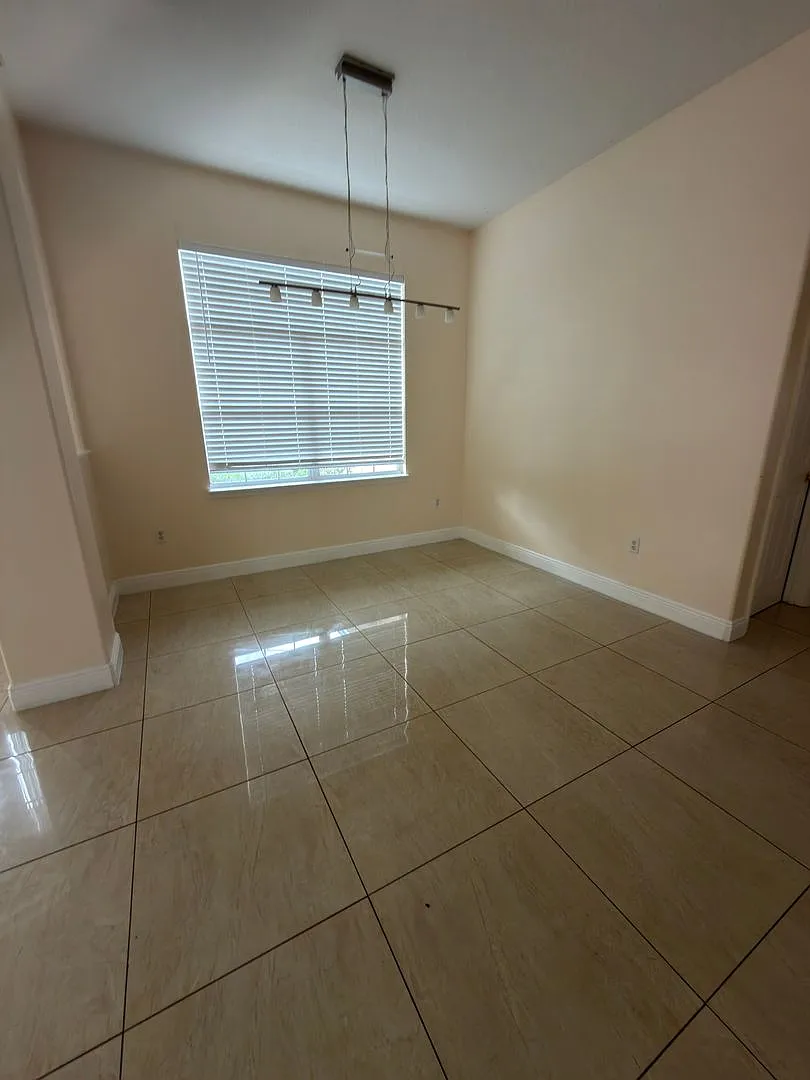 4-bedroom Pool Home - 1376 Shelter Rock Rd. — Photo 2