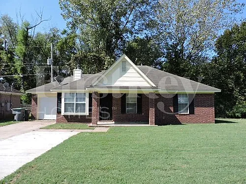 2631 Parkview Dr Photo 1