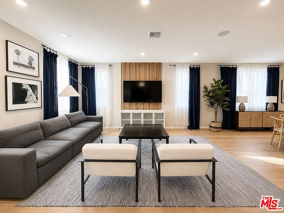 751 Daniel Freeman Cir