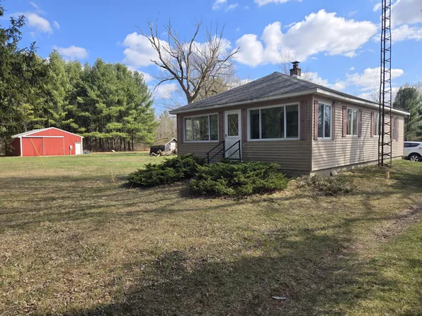 5254 W 96th St, Fremont, MI 49412