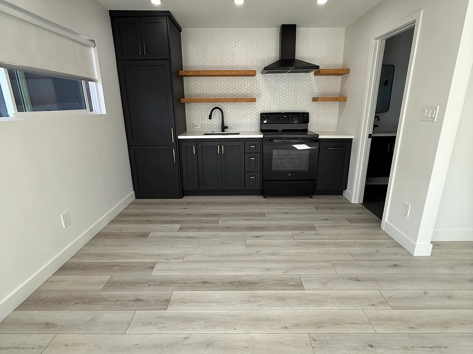 Studio, 400 sqft, $1,900 — Photo 3