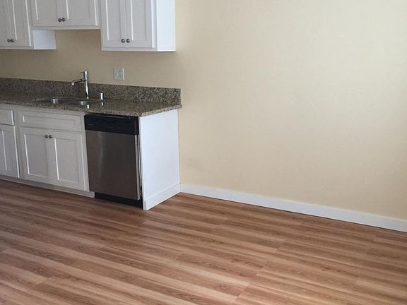 3rd image of 444 N Euclid Ave APT 21