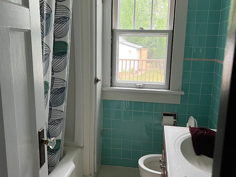410 Shelton St — Photo 7