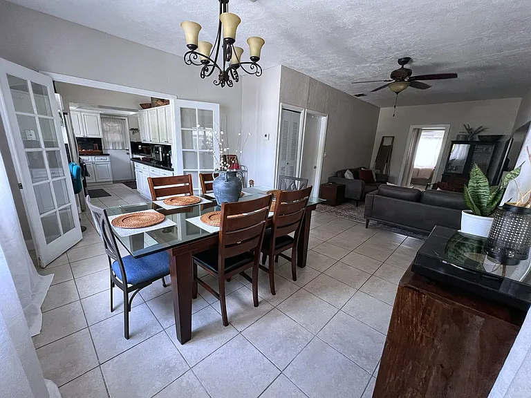2040 NE 183rd St — Photo 34