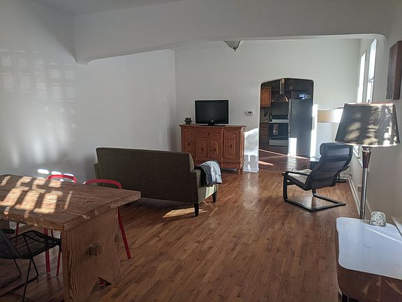 2nd image of 936 N Lipan St
