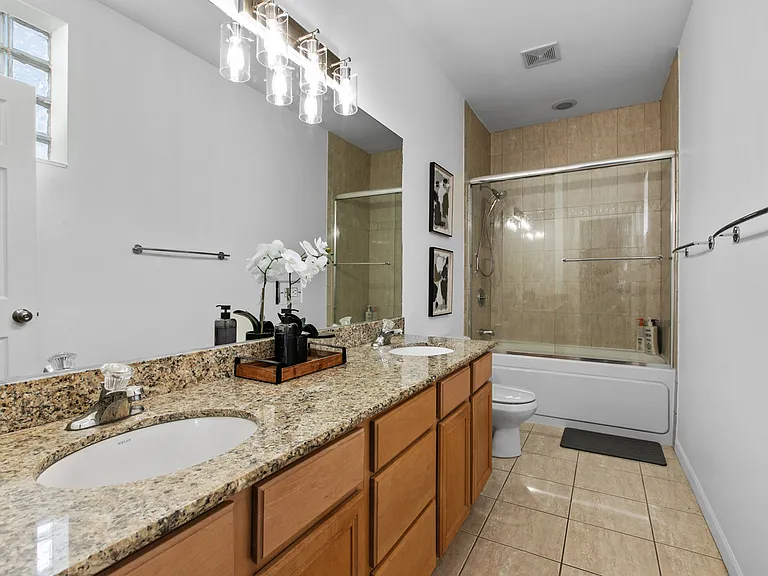 2249 W Monroe St #4 — Photo 17