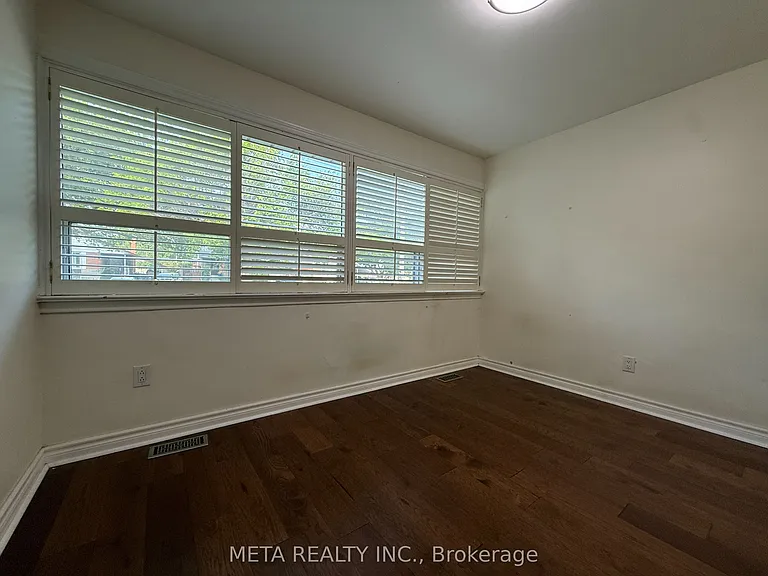 556 McCowan Rd — Photo 41
