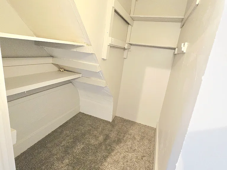 233 E 12th St #1 — Photo 4