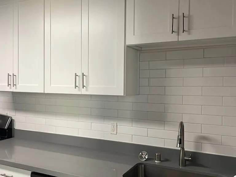 Farrah Apartments: 1 & 2 Bedroom Renovated Units — Photo 36