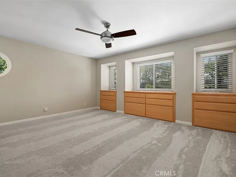 22481 Ivy Rdg — Photo 31