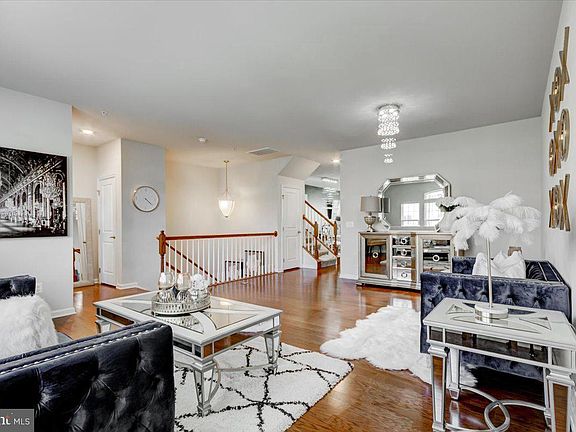 3rd image of 3550 Briarwood Dr