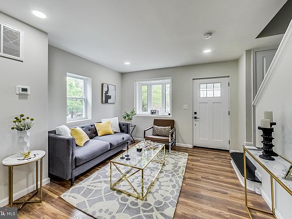4th image of 720 Hilltop Ter SE