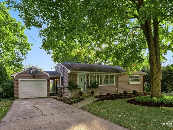 218 Republic Rd, Batavia, IL 60510