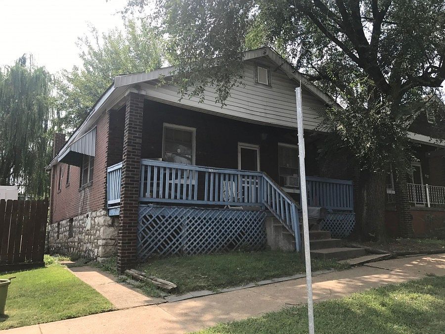 2nd image of 2218 Alberta St