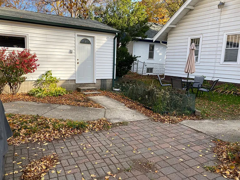 1377 Jefferson Ave — Photo 30
