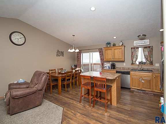 2nd image of 408 S Tessa Ave