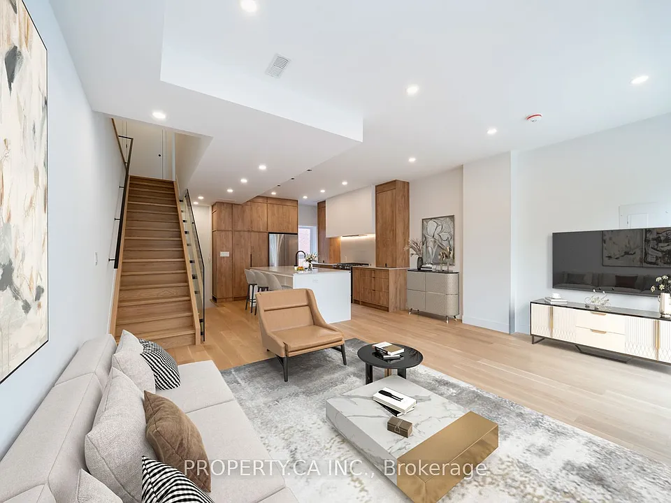 180 Dovercourt Rd #UPPER