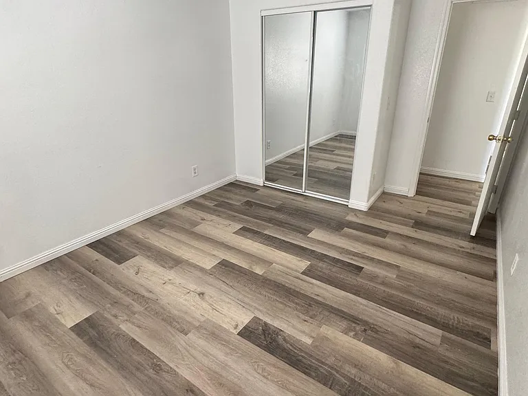 3835 Macedonia Ave — Photo 13
