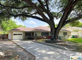 1202 E Locust Ave, Victoria, TX 77901