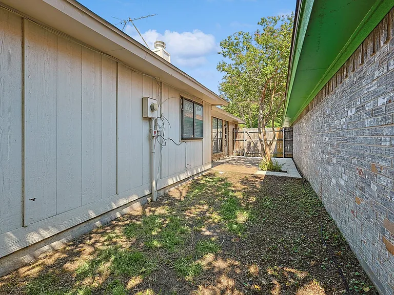 5137 Shoregate Dr — Photo 25