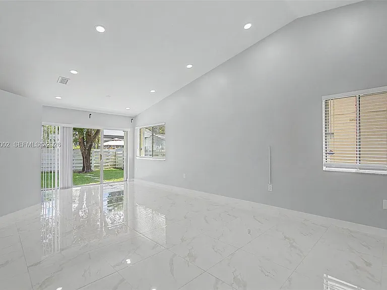 13765 SW 145th St — Photo 2