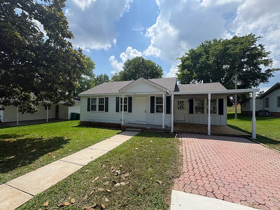 903 Chickasaw Trl