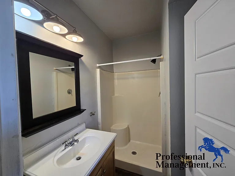 107 Custer Ave — Photo 5