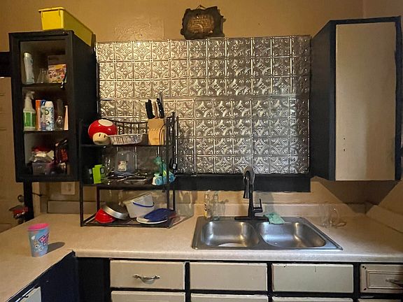 5th image of 1109 Bay Ave