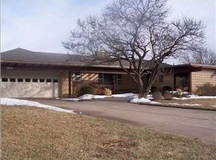 1204 Parkwood Ln, Newton, KS 67114
