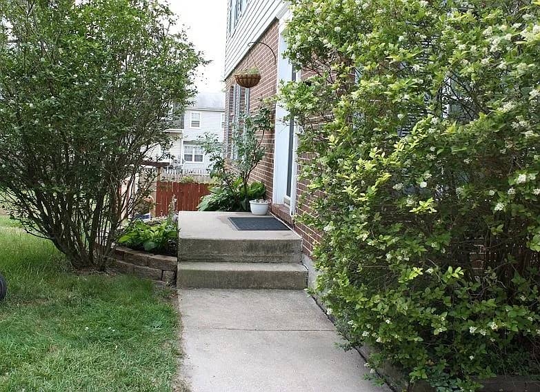 Building Photo - 13 Burnsway Ct #10-A