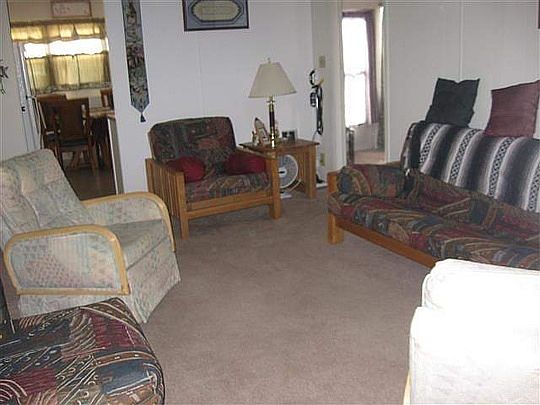 4th image of 18 Carriage Bay Ct