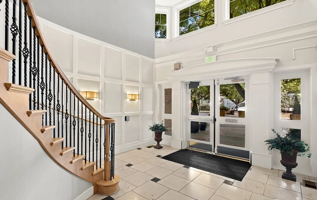 Studio, 480 sqft, $1,700 — Photo 1