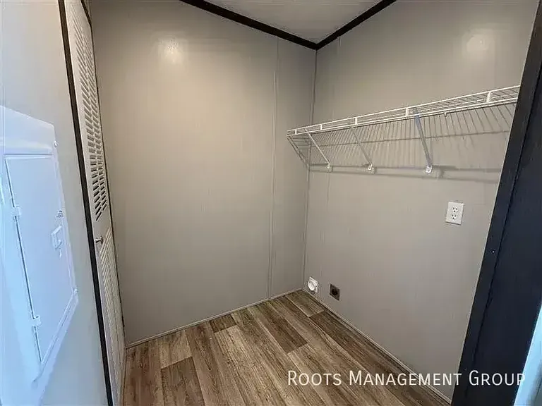 700 E 6th St #8 — Photo 12