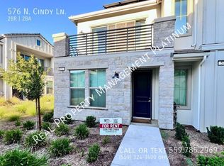 576 N Cindy Ln, Clovis, CA 93611