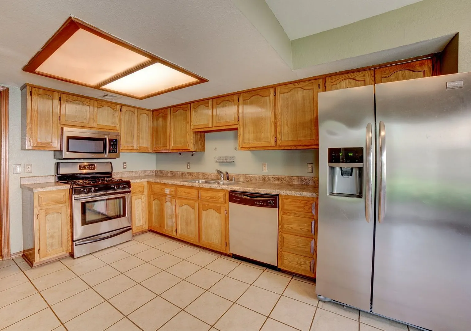 Fantastic Broken Arrow property now up for rent — Photo 2