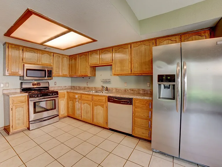 2505 E Princeton St — Photo 2