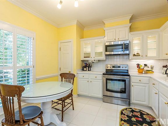 5th image of 430 Weathergreen Dr