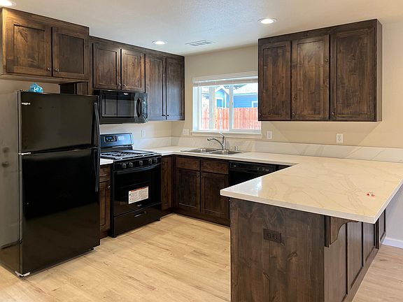 3rd image of 6103 Beechwood Dr