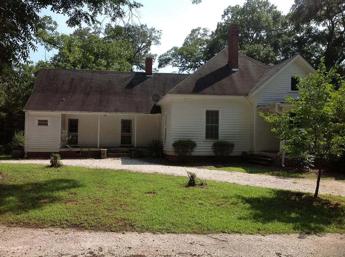 3 bed, 1.5 bath, 1850 sqft, $1,750 — Photo 2