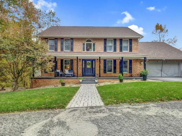 12 Skyview Dr, Mount Clare, WV 26408
