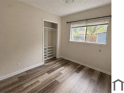 6215 Valley Pawn — Photo 10