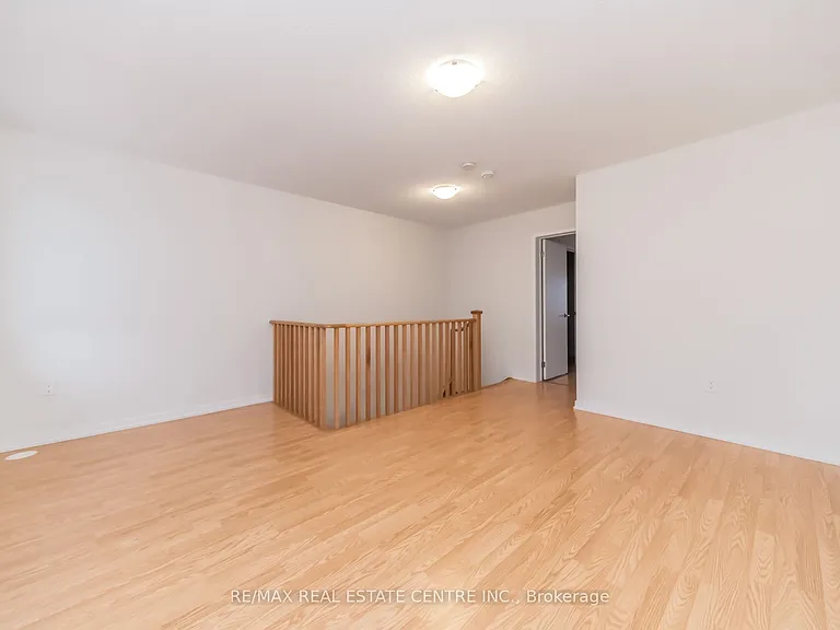 30 Lambert Ln — Photo 35