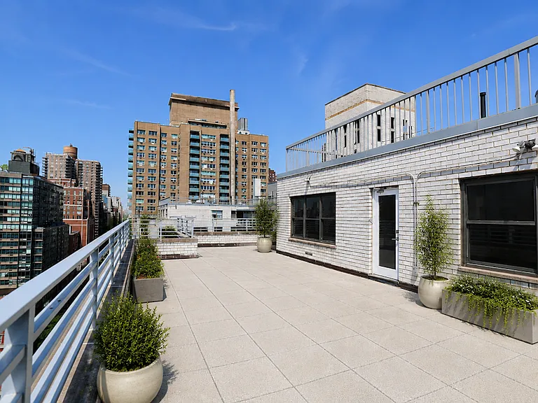 305 E 86th St #PHG — Photo 6