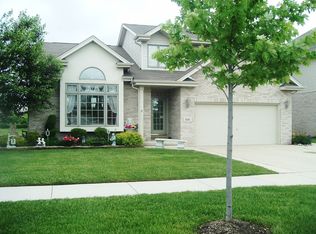 806 W Veterans Pkwy, Addison, IL 60101