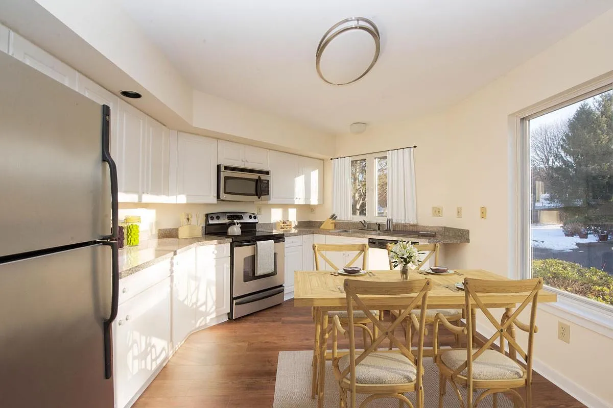Rosewood Condominiums — Photo 1