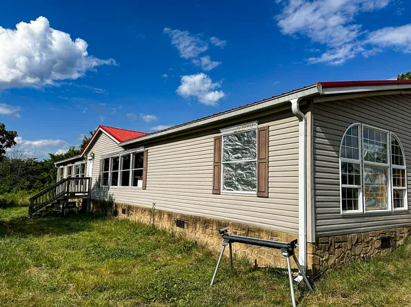 2827 Indian Creek Rd, Dandridge, TN 37725